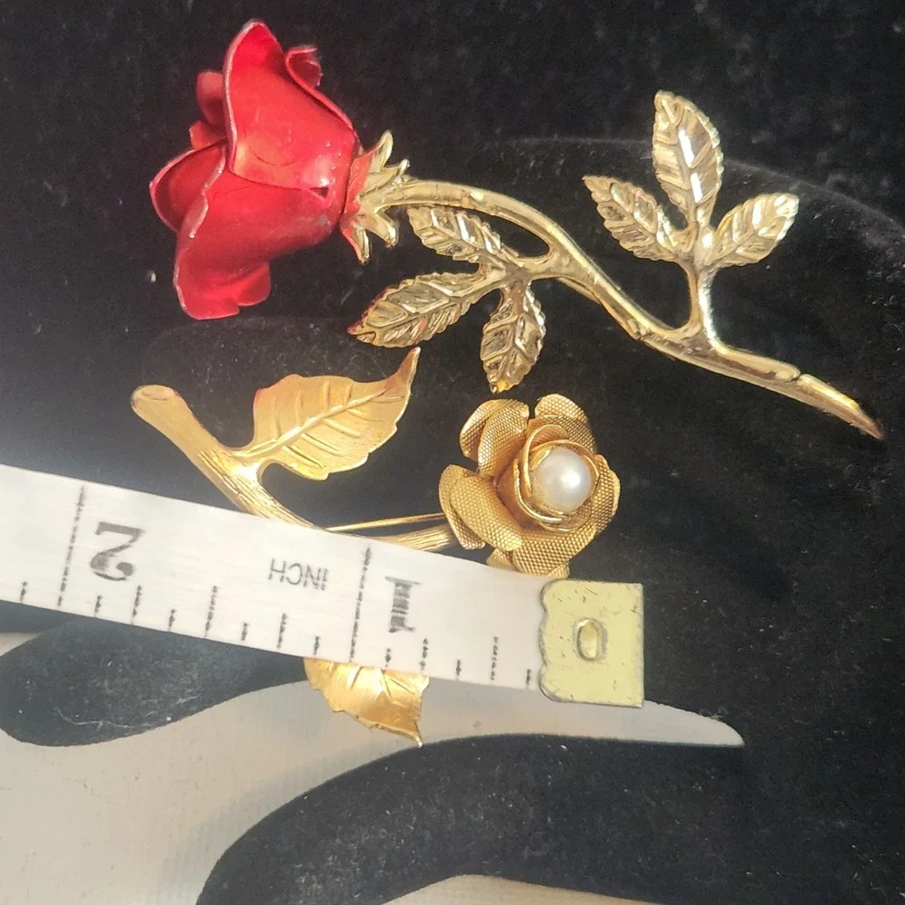 Vintage Rose Brooch lot Red Enamel Gold Tone‎ Faux Pearl Floral Pins 2pc